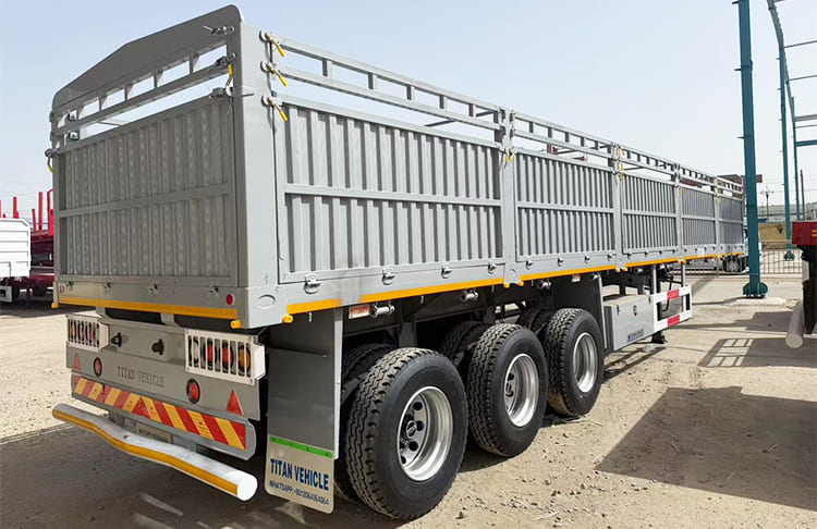 Tri Axle Livestock Transport Semi Trailer for Sale in Tanzania