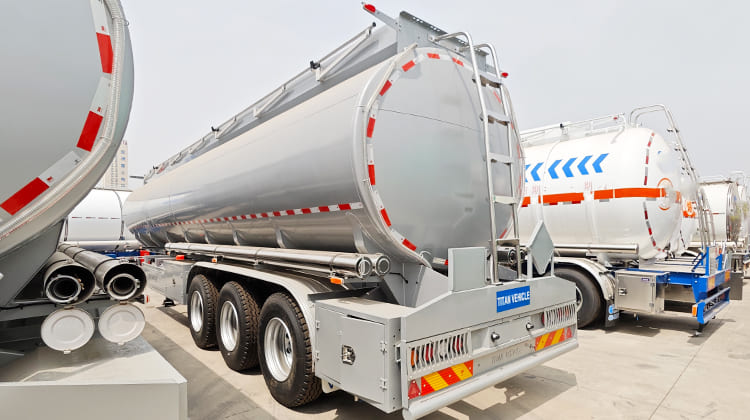3 Axle Petrol Tanker Trailer for Sale in Dar es Salaam