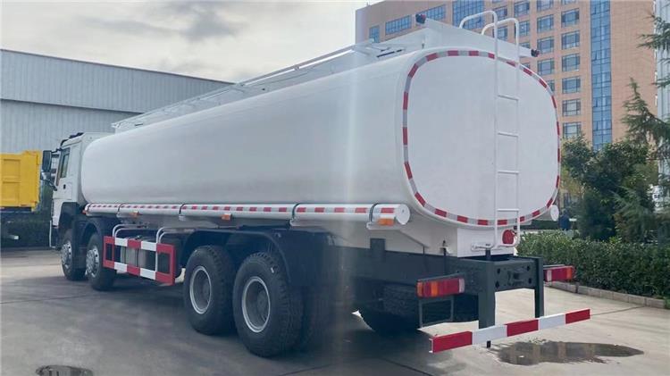 Howo 8x4 Tank Fuel Truck | 5000 Gallon Small Tanker Truck for Sale in Guinea Kamsar