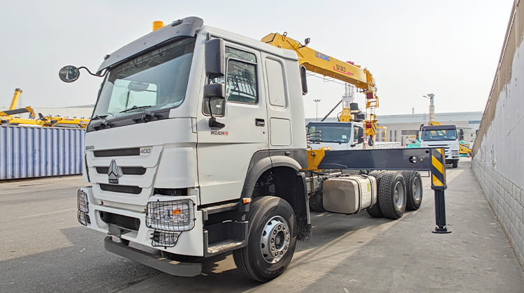 Sinotruck Howo Truck with Crane for Sale in Tanzania