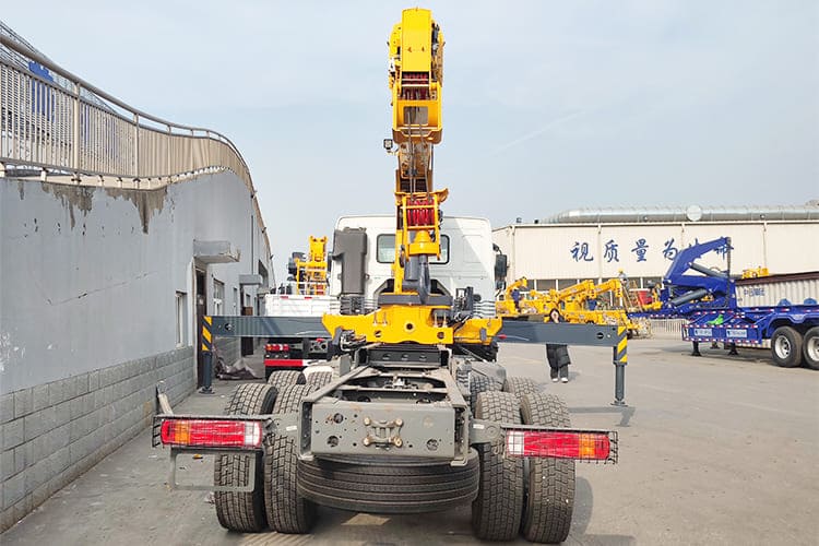 Sinotruck Howo Truck with Crane for Sale in Tanzania