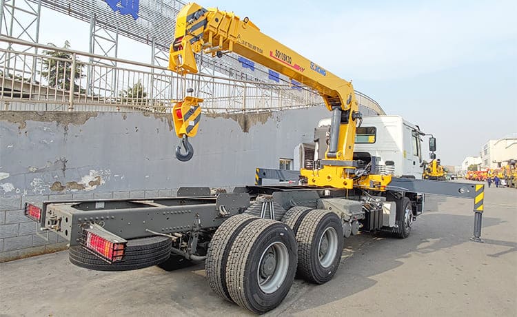 Sinotruck Howo Truck with Crane for Sale in Tanzania