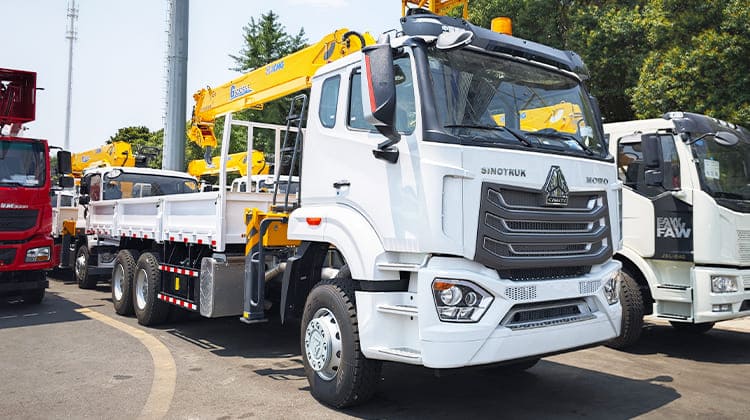 Howo 6x4 Crane Trucks for Sale in Dar es Salaam