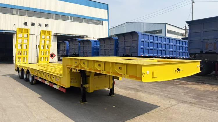 Tri Axle Semi Low Bed Trailer Truck Price for Sale in Tanzania