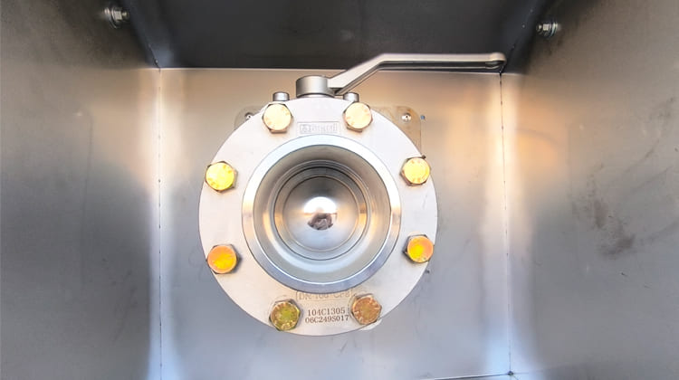 Tri Axle Stainless Steel Oil Tanker Trailer for Sale in Zambia