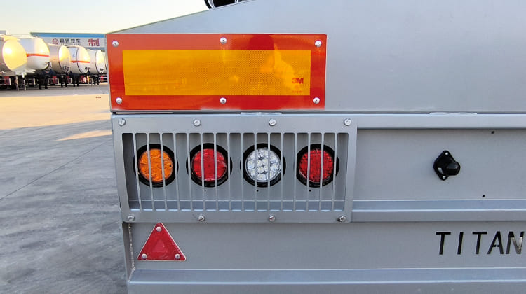 Tri Axle Stainless Steel Oil Tanker Trailer for Sale in Zambia