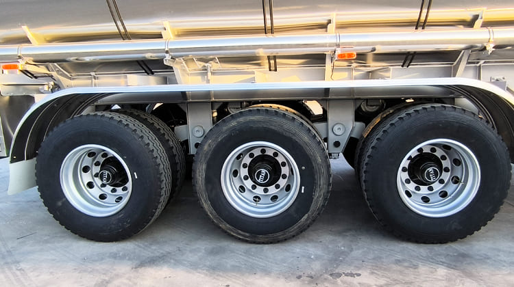 Tri Axle Stainless Steel Oil Tanker Trailer for Sale in Zambia