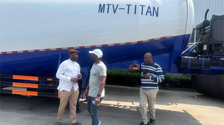 42 CBM Pneumatic Dry Bulk Tanker Trailer for Sale in Zambia