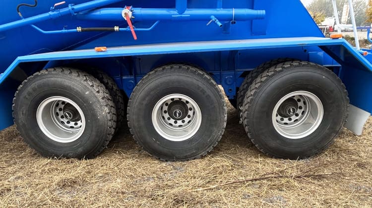 42 CBM Pneumatic Dry Bulk Tanker Trailer for Sale in Zambia