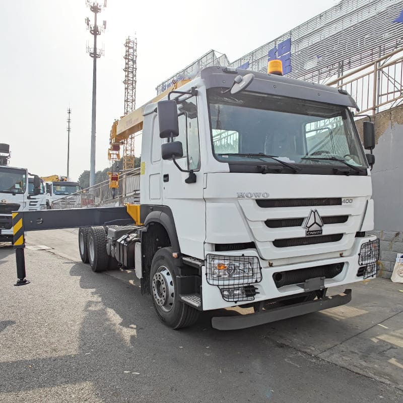 Sinotruck Howo Truck with Crane
